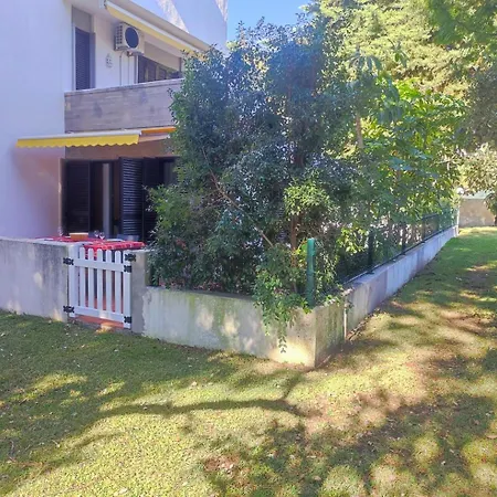 아파트 T2 With Private Garden In The Balaia