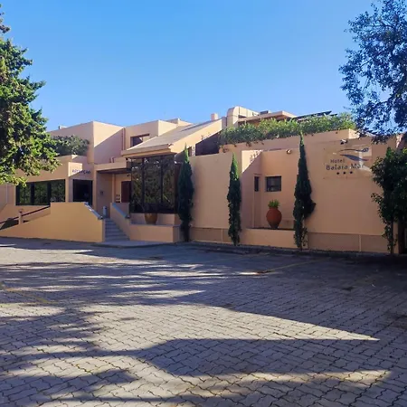 Apartament T2 Apartment With Private Garden In The Balaia